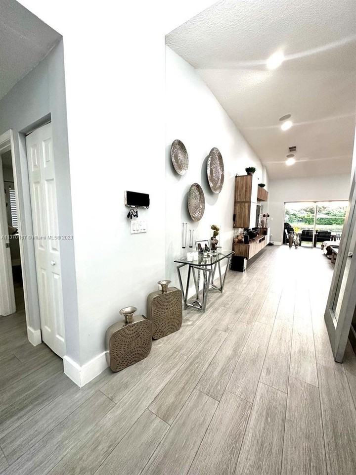 3501 Sw 142nd Ave #3501 - Photo 2 of 8