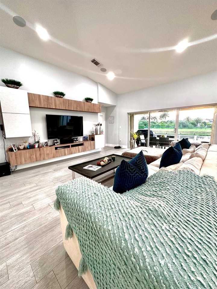 3501 Sw 142nd Ave #3501 - Photo 3 of 8