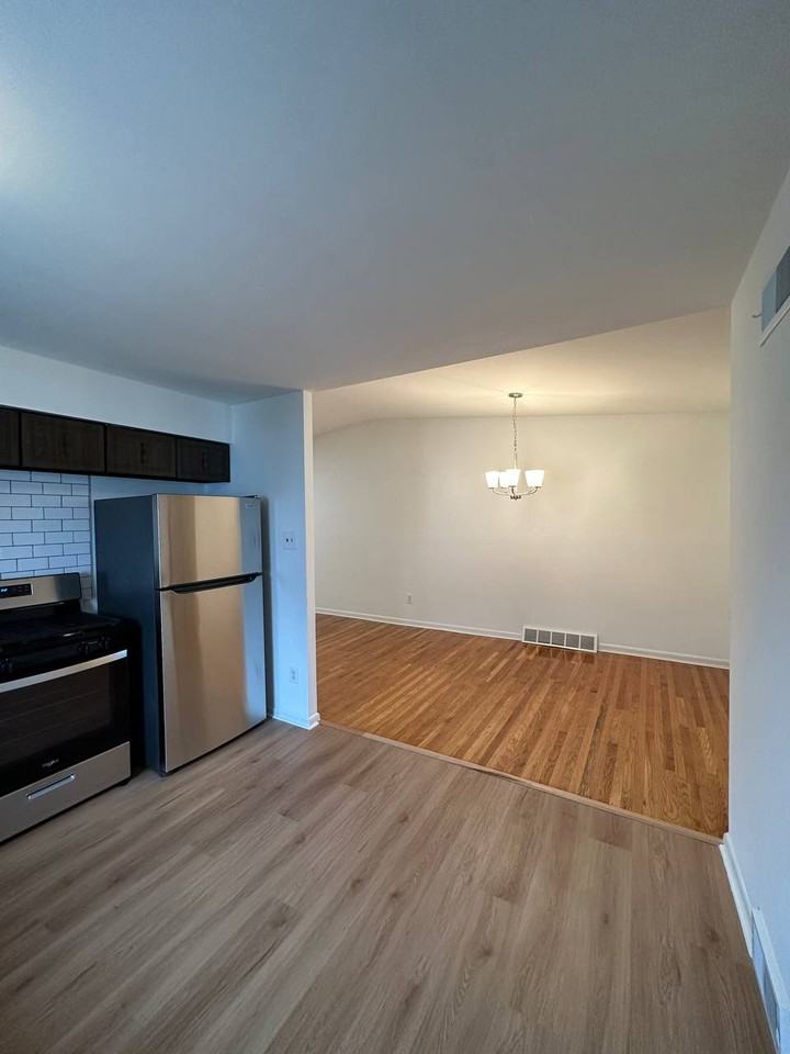 435 Rennard St #2 - Photo 3 of 16