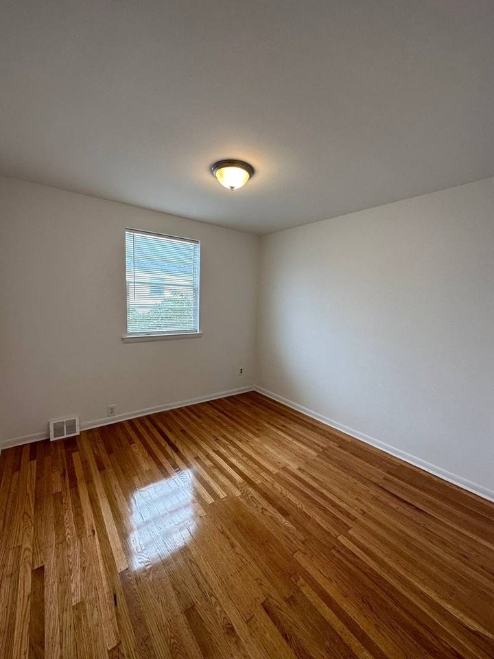 435 Rennard St #2 - Photo 7 of 16