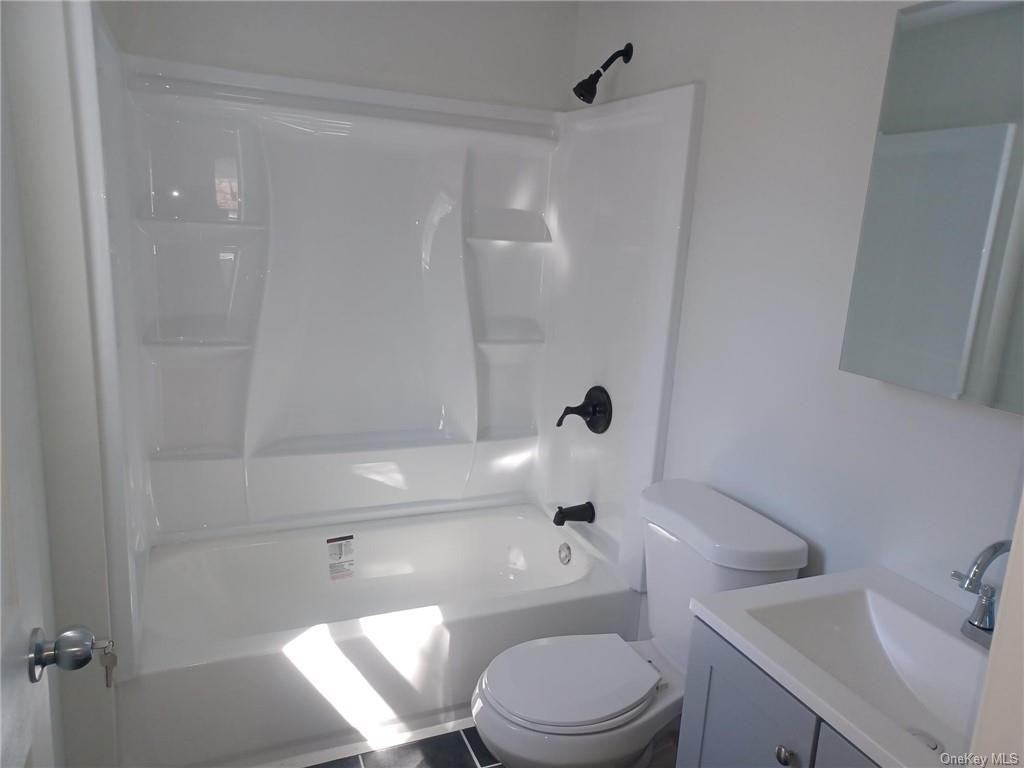 25 Bolton Basin Rd 1st Fl - Photo 3 of 9