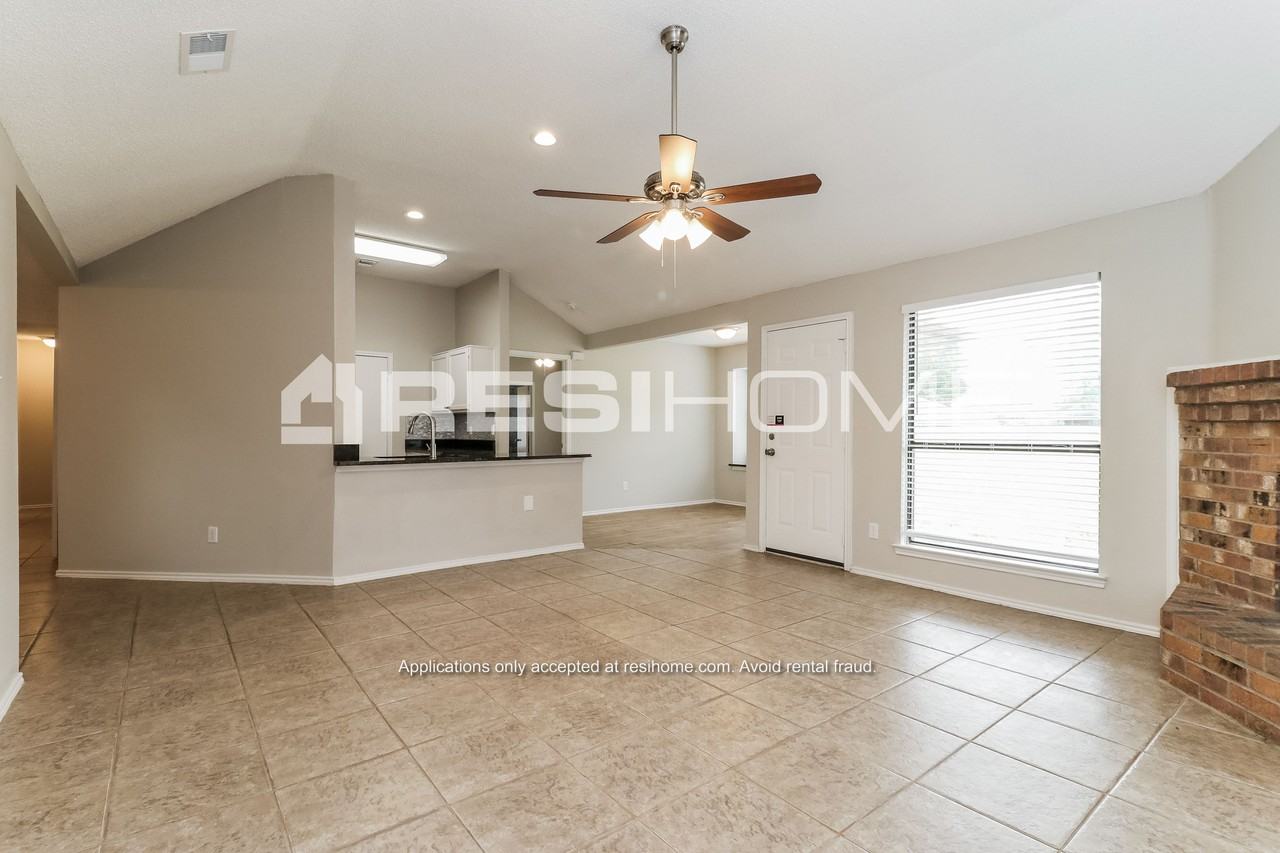 827 Larue Dr - Photo 3 of 18