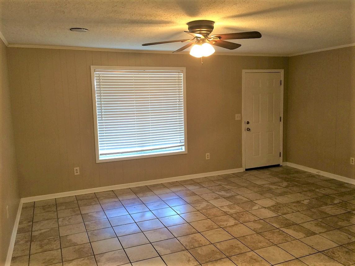 208 James Circle - Photo 3 of 7