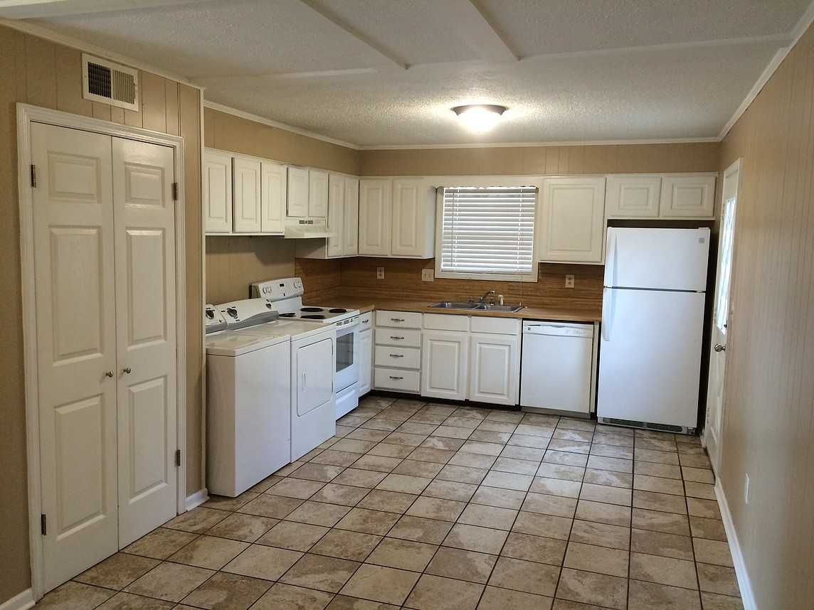 208 James Circle - Photo 2 of 7