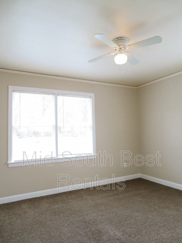 1445 Catherine St - Photo 4 of 7