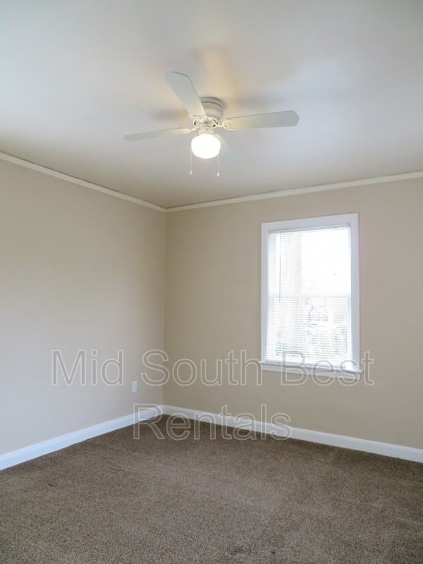 1445 Catherine St - Photo 5 of 7