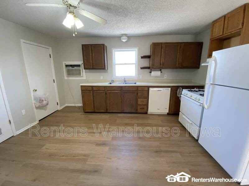 545 1/2 6th St - Photo 3 of 10