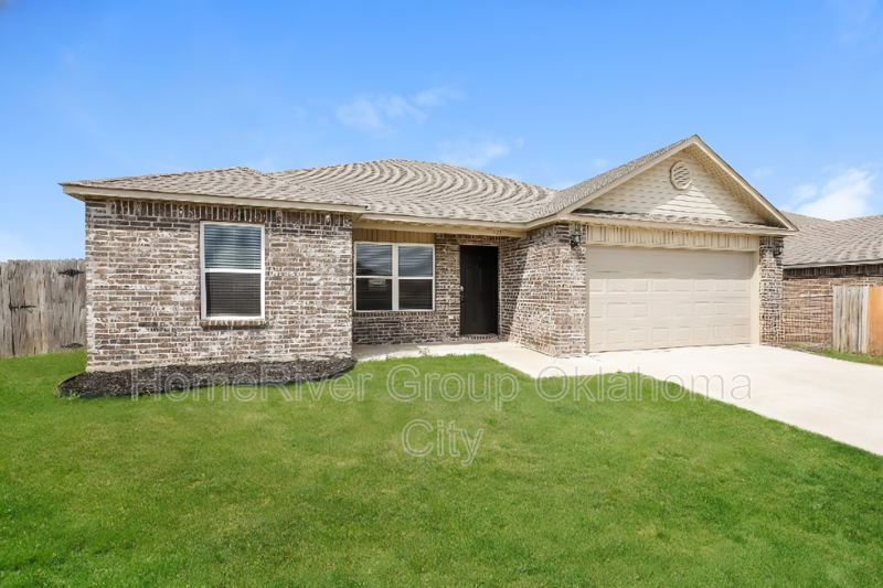 221 Blue Dr - Photo 2 of 20