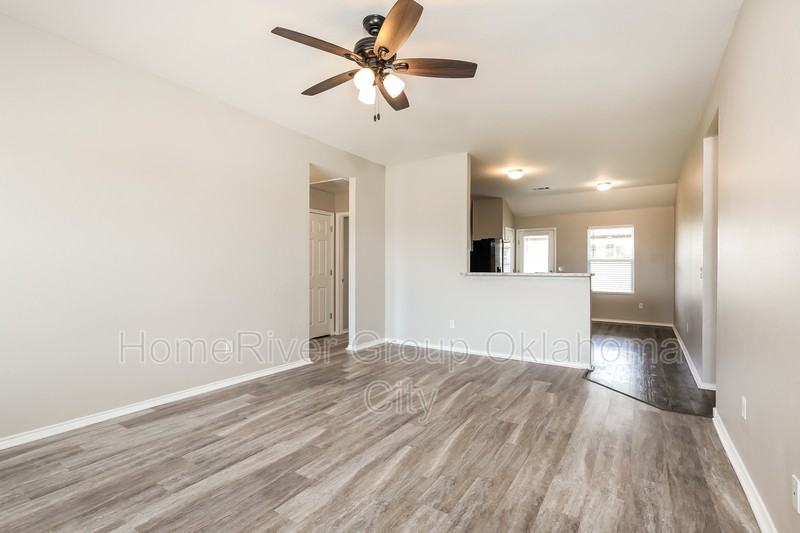 221 Blue Dr - Photo 3 of 20