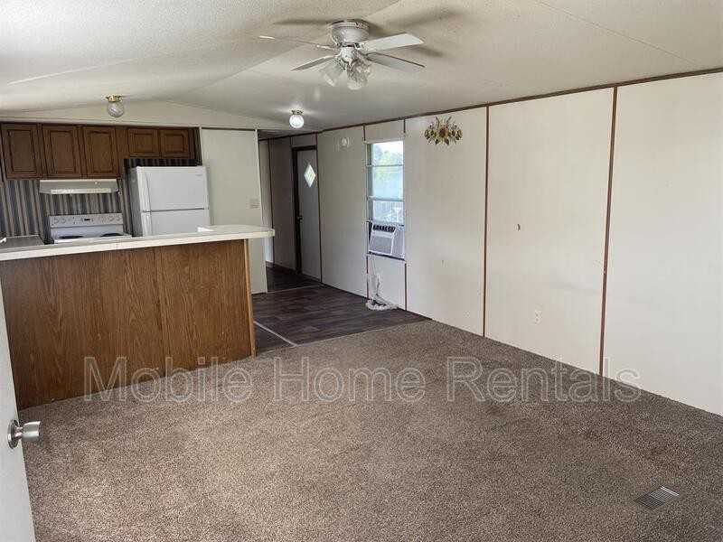 3229 Idlewild Dr - Photo 2 of 9