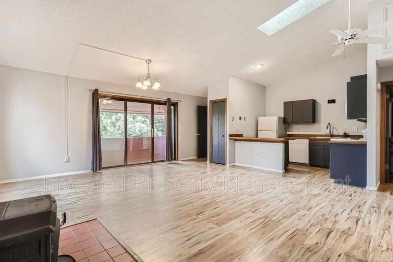 1925 Centennial Dr - Photo 3 of 11