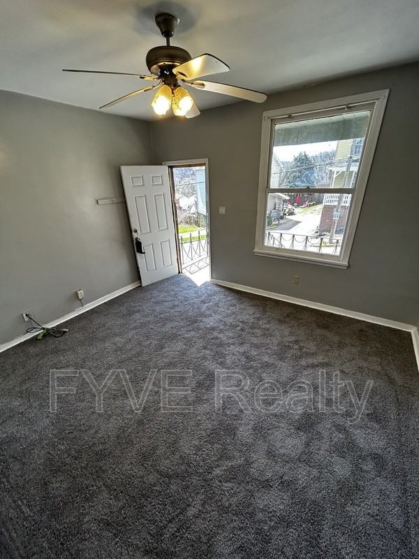 210 Short St - Photo 3 of 16