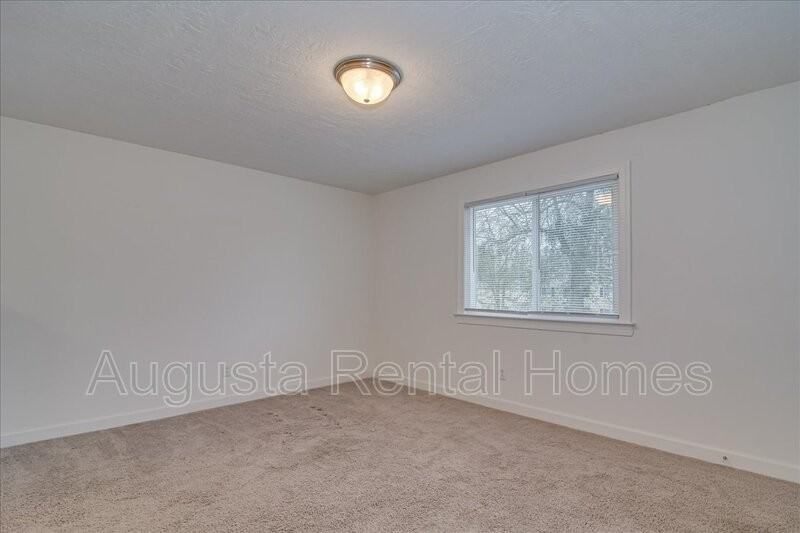 4015 - Photo 4 of 24