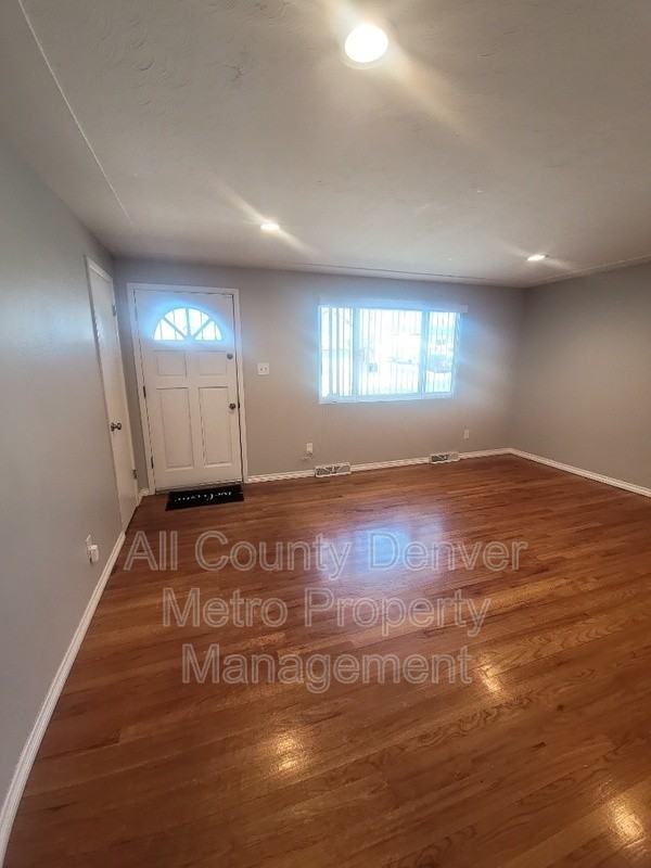 5615 Jellison St - Photo 2 of 20