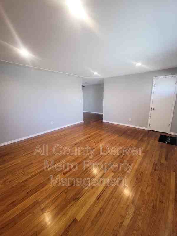 5615 Jellison St - Photo 4 of 20