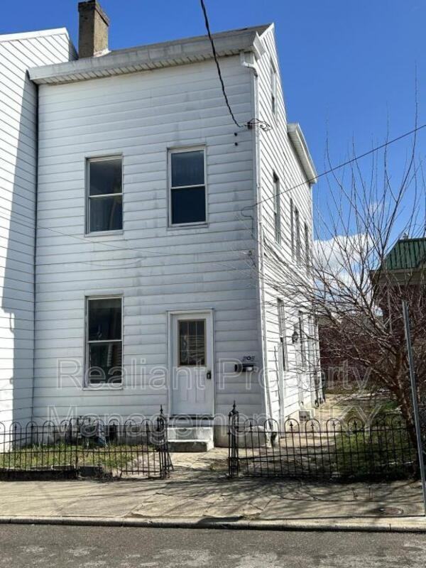 705 Dayton Ave - Photo 2 of 14