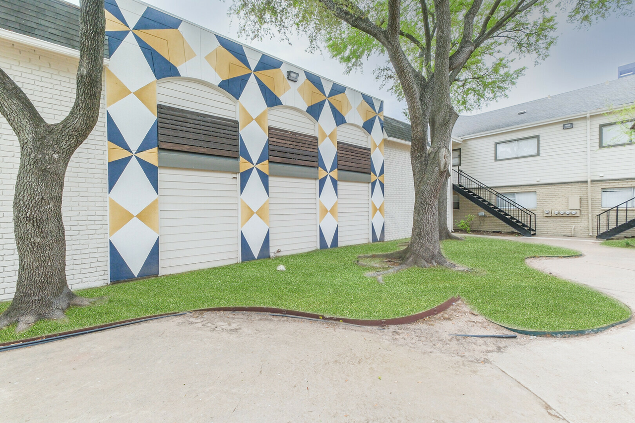 Galleria Flats Apartments - Photo 4 of 46