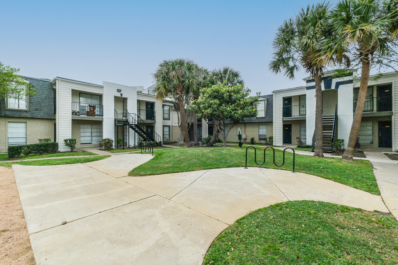 Galleria Flats Apartments - Photo 6 of 46