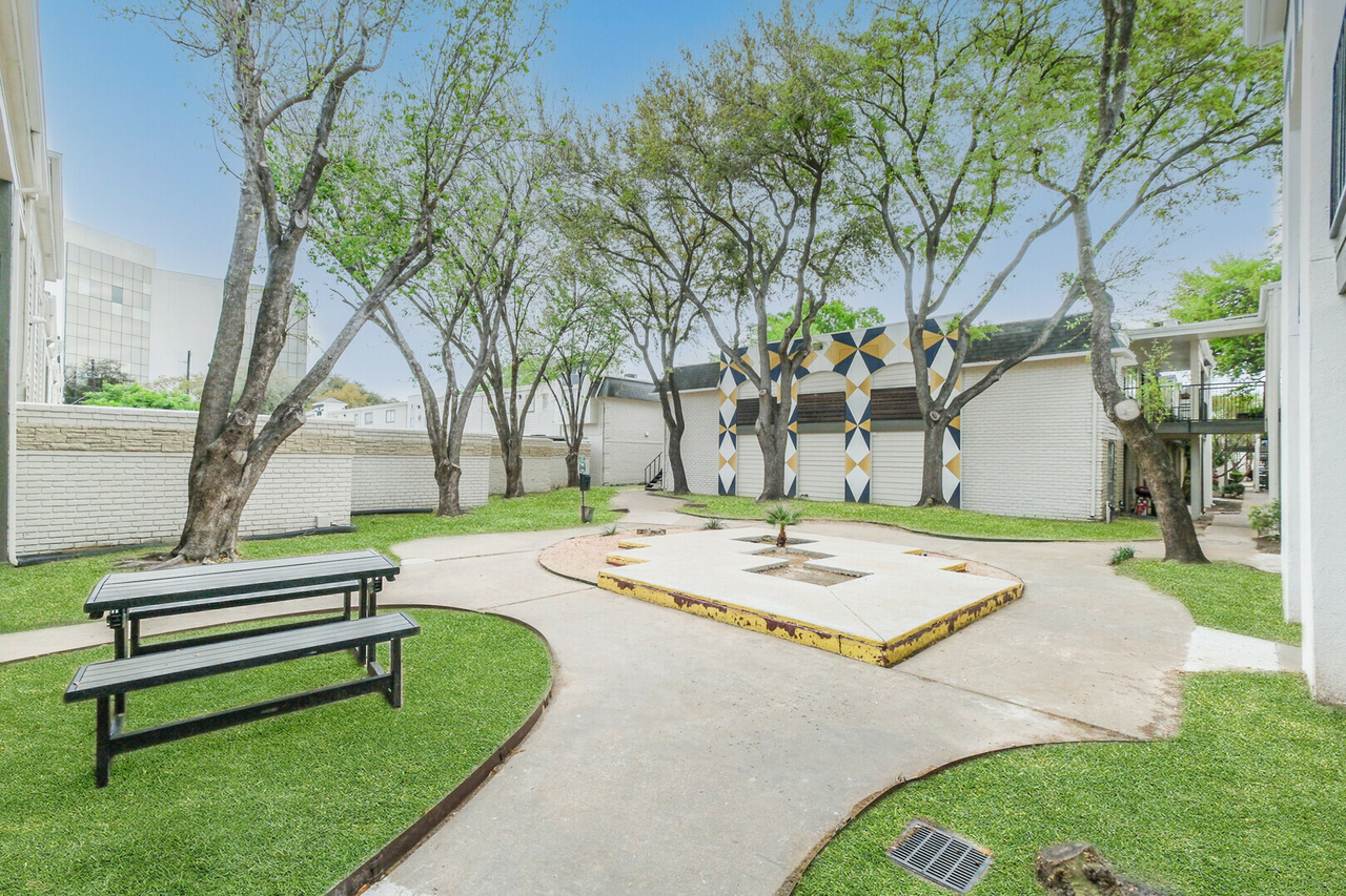 Galleria Flats Apartments - Photo 7 of 46