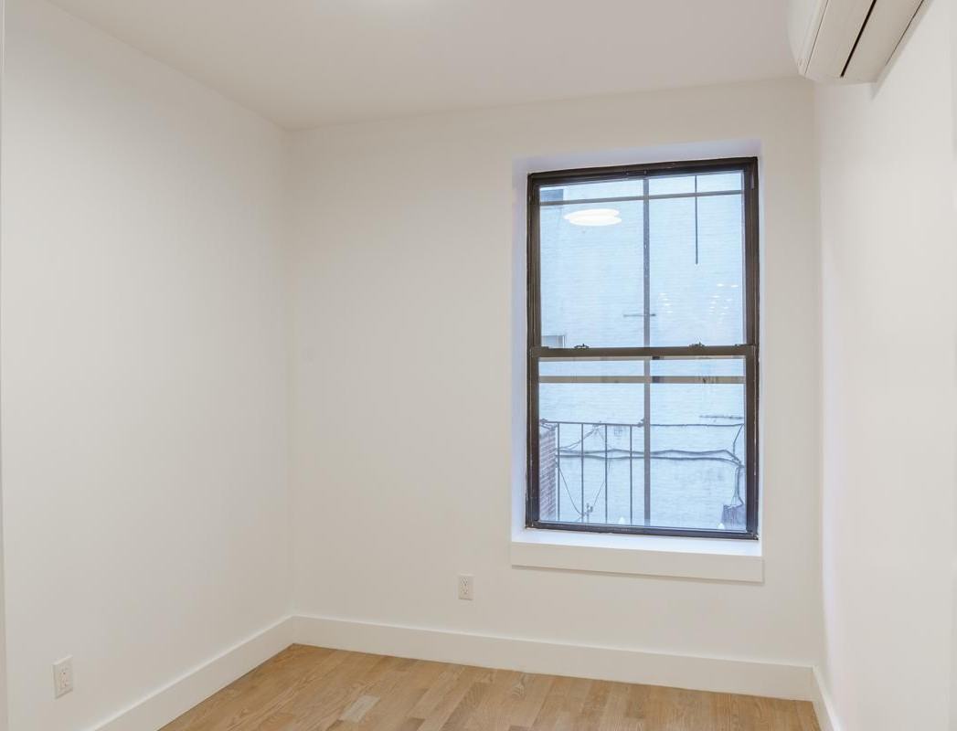435 Dekalb Ave #1L - Photo 4 of 11