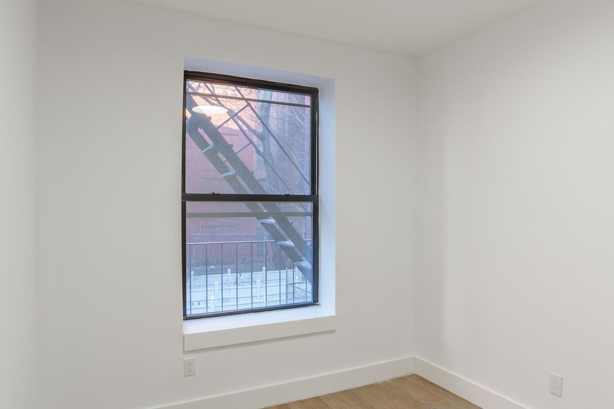435 Dekalb Ave #1L - Photo 7 of 11