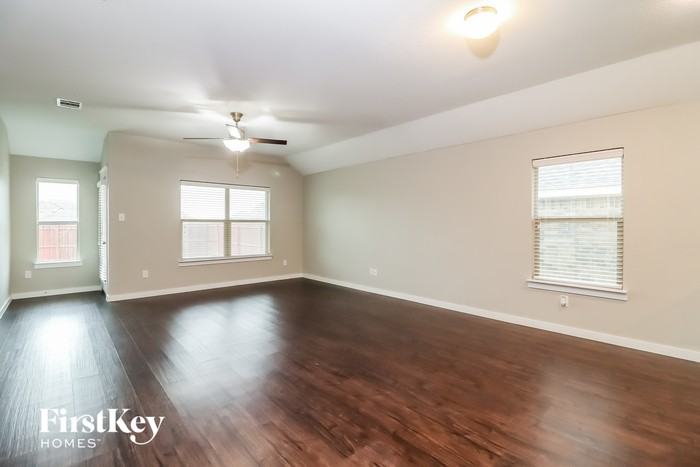 8457 High Garden St - Photo 2 of 15