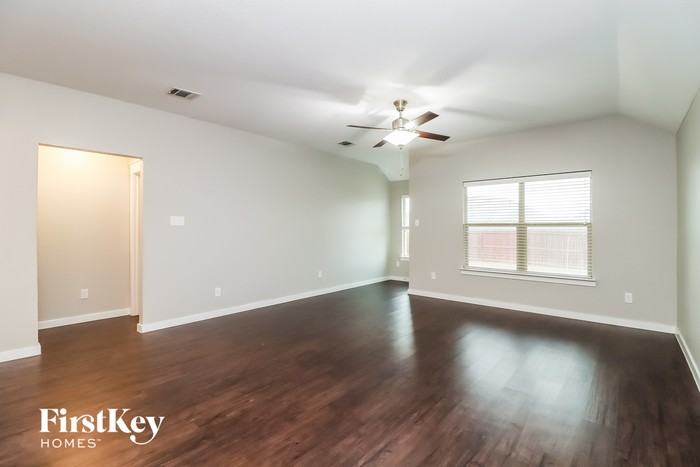 8457 High Garden St - Photo 3 of 15