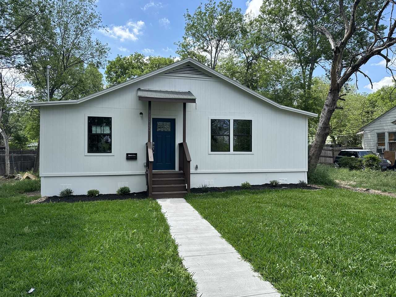 1116 Gardina St - Photo 2 of 16