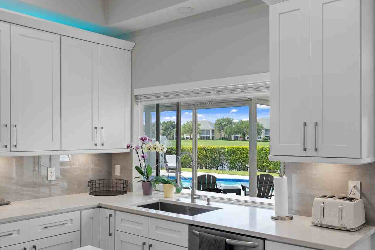 9010 Gardens Glen Cir #NA - Photo 3 of 28