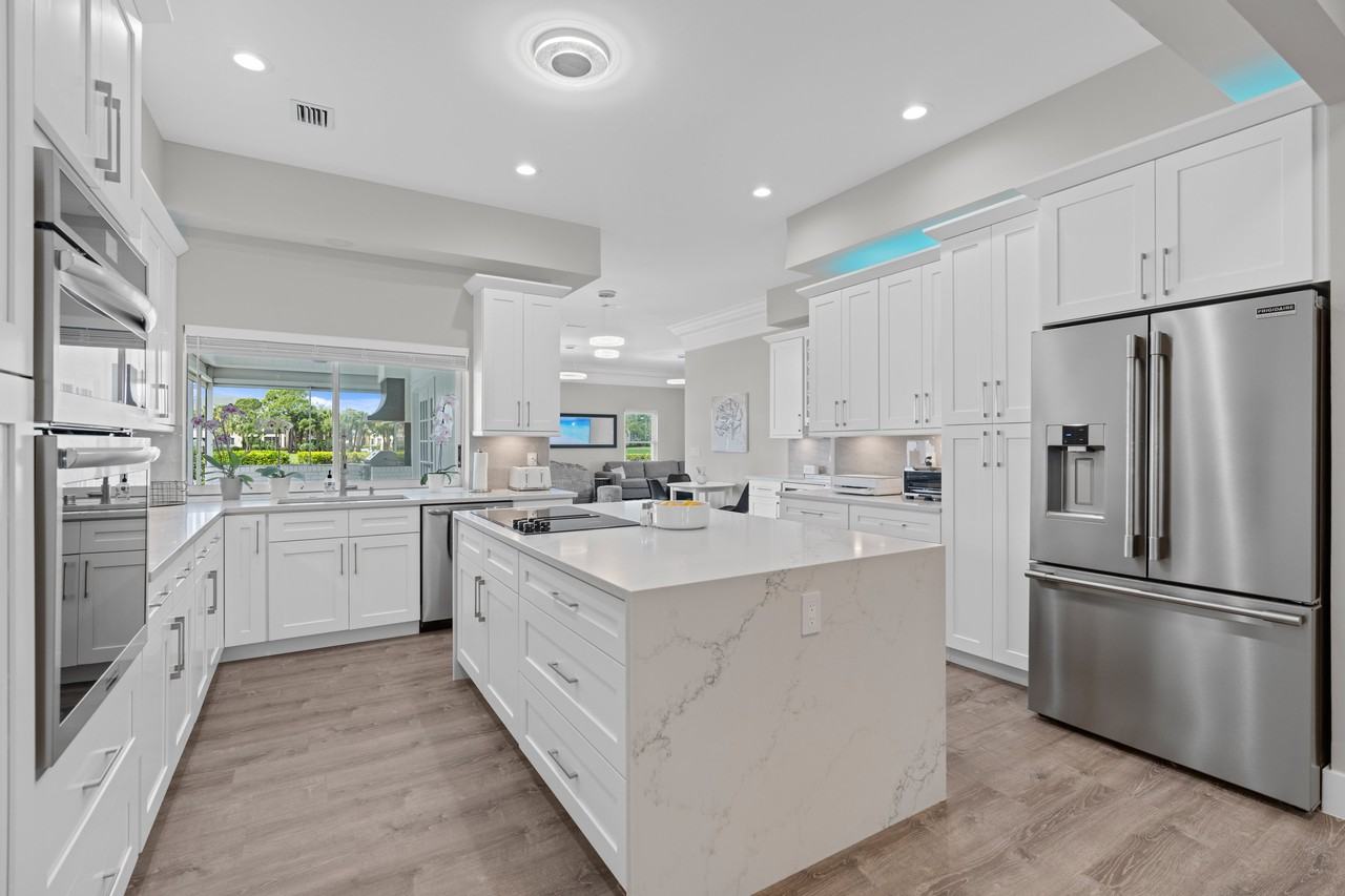 9010 Gardens Glen Cir #NA - Photo 2 of 28