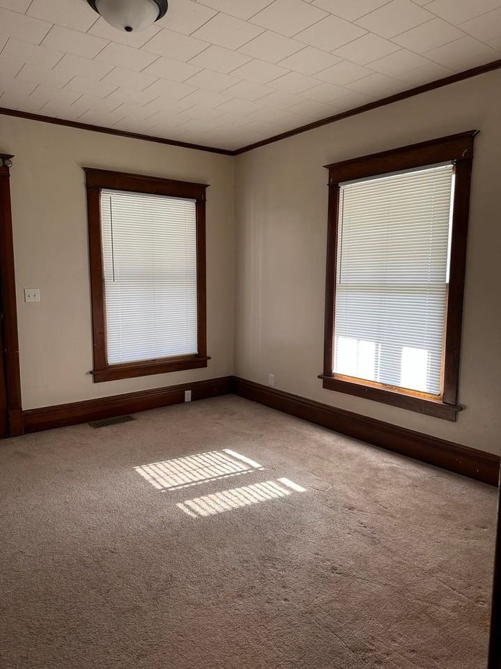 306 E Nuckols St #1 - Photo 3 of 13