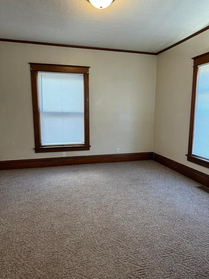 306 E Nuckols St #1 - Photo 6 of 13