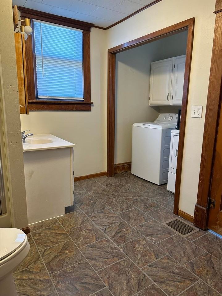 306 E Nuckols St #1 - Photo 7 of 13