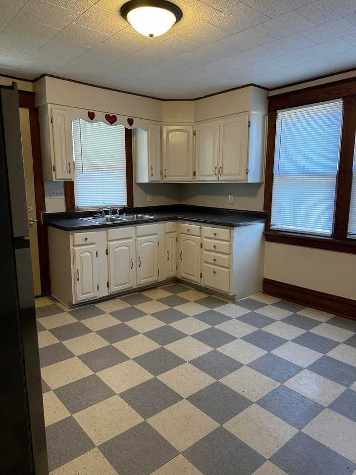 306 E Nuckols St #1 - Photo 4 of 13
