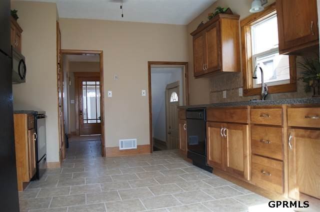 5121 S 38th St #1 - Photo 2 of 15