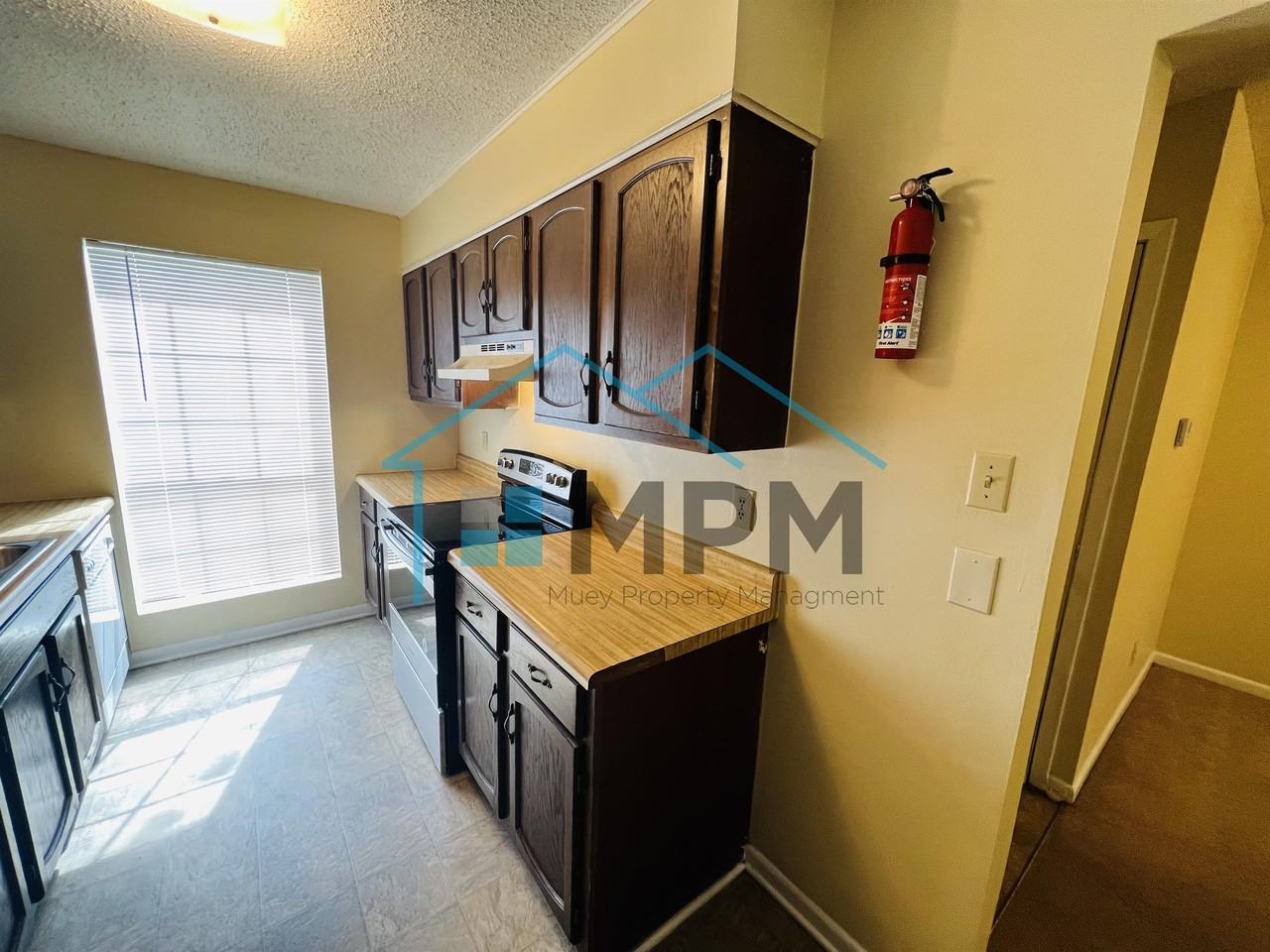 60 Colonial Dr #B - Photo 3 of 12