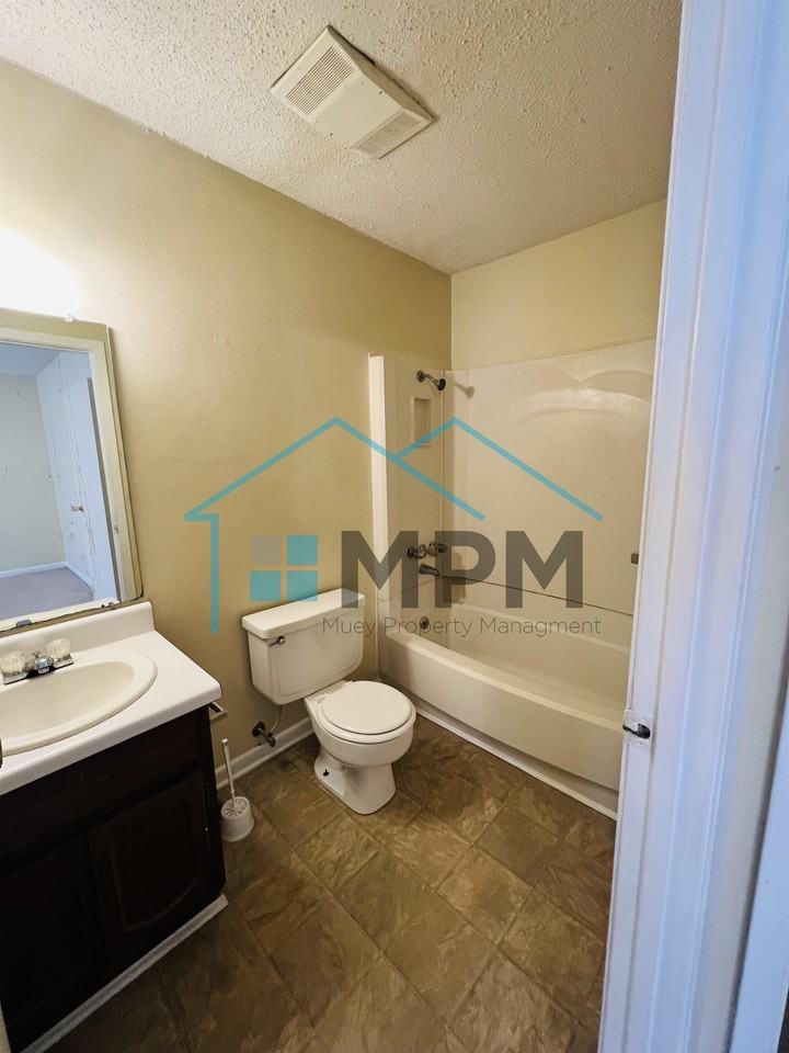 60 Colonial Dr #B - Photo 7 of 12