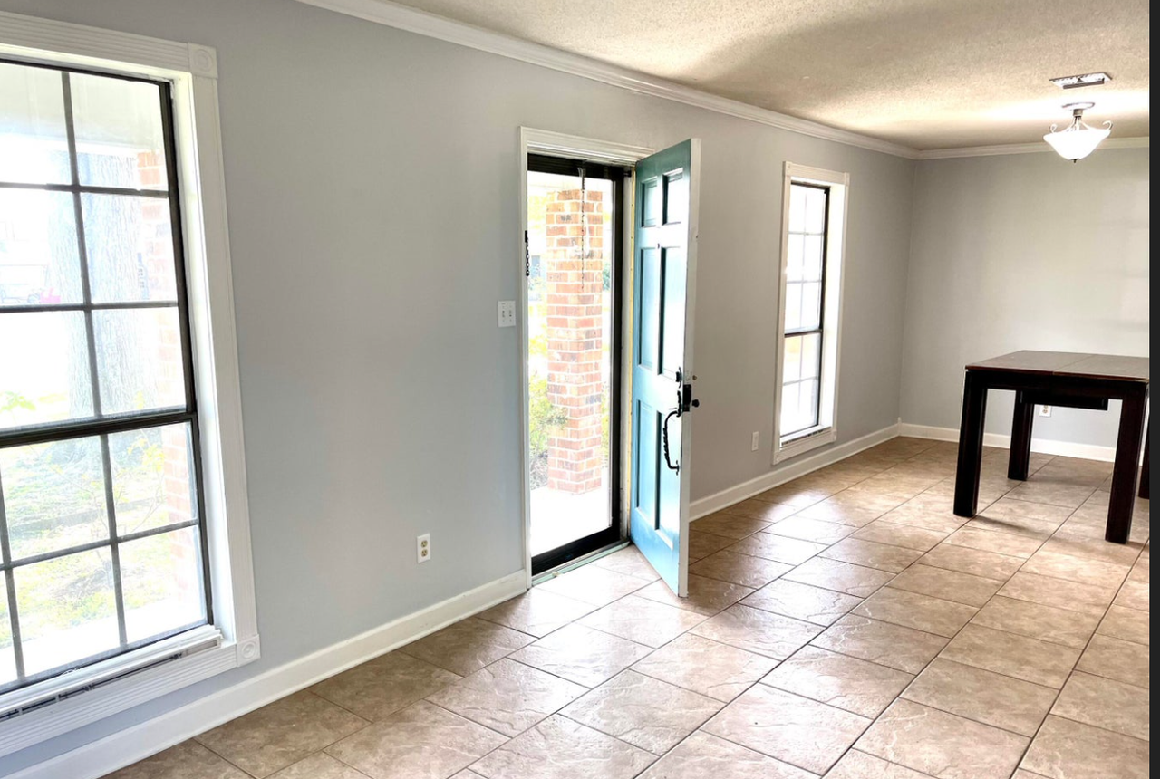 128 Longfellow Dr #1 - Photo 3 of 9