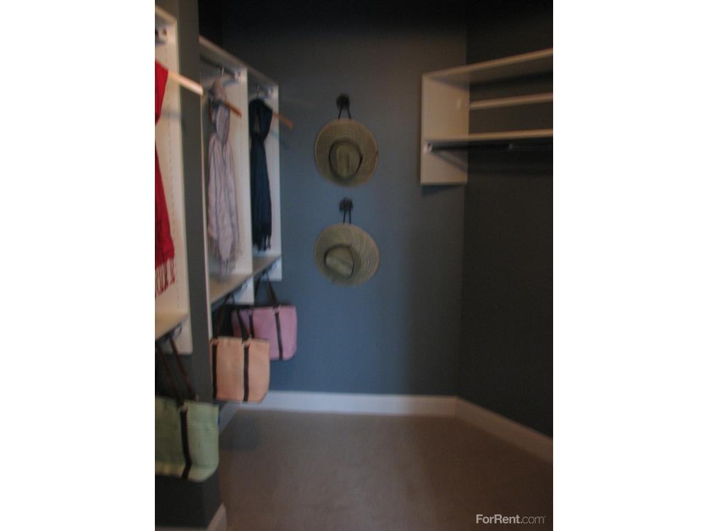 Presidential Place - Photo 2 of 8