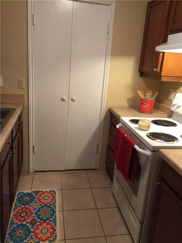 1716 Crest Grove Dr - Photo 2 of 8