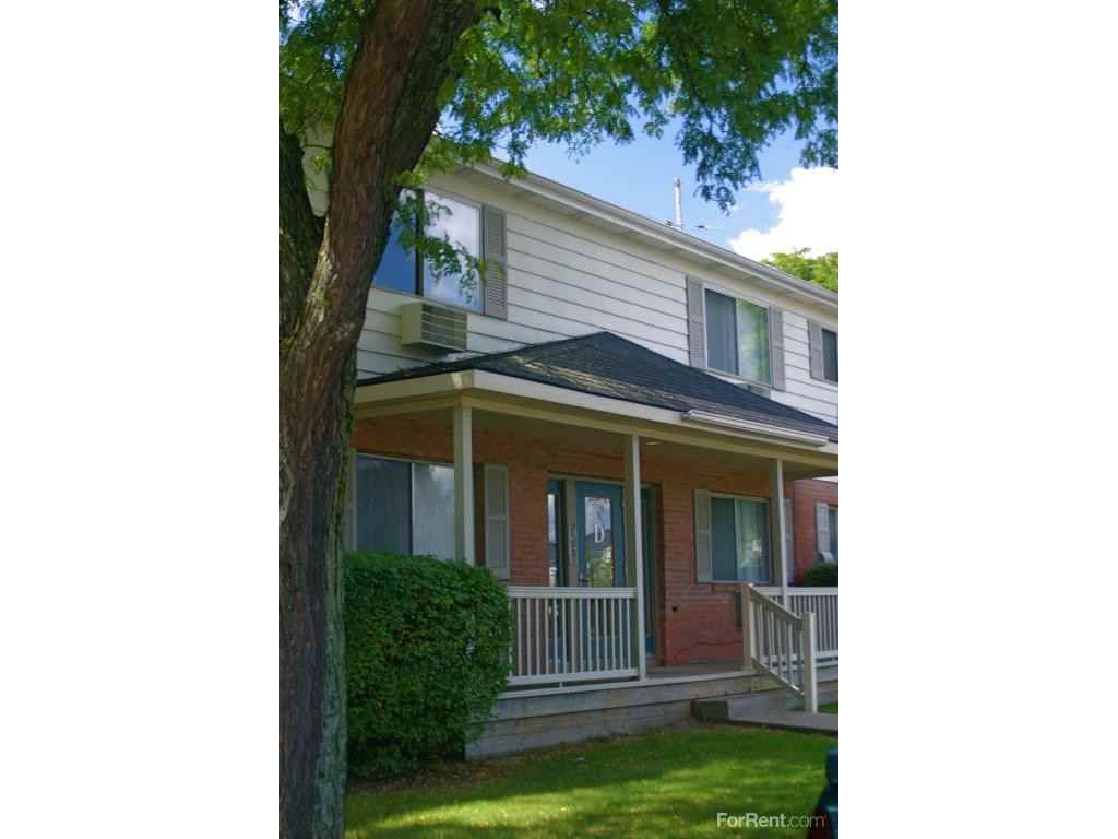 Huntington Circle Apartments - Photo 3 of 19