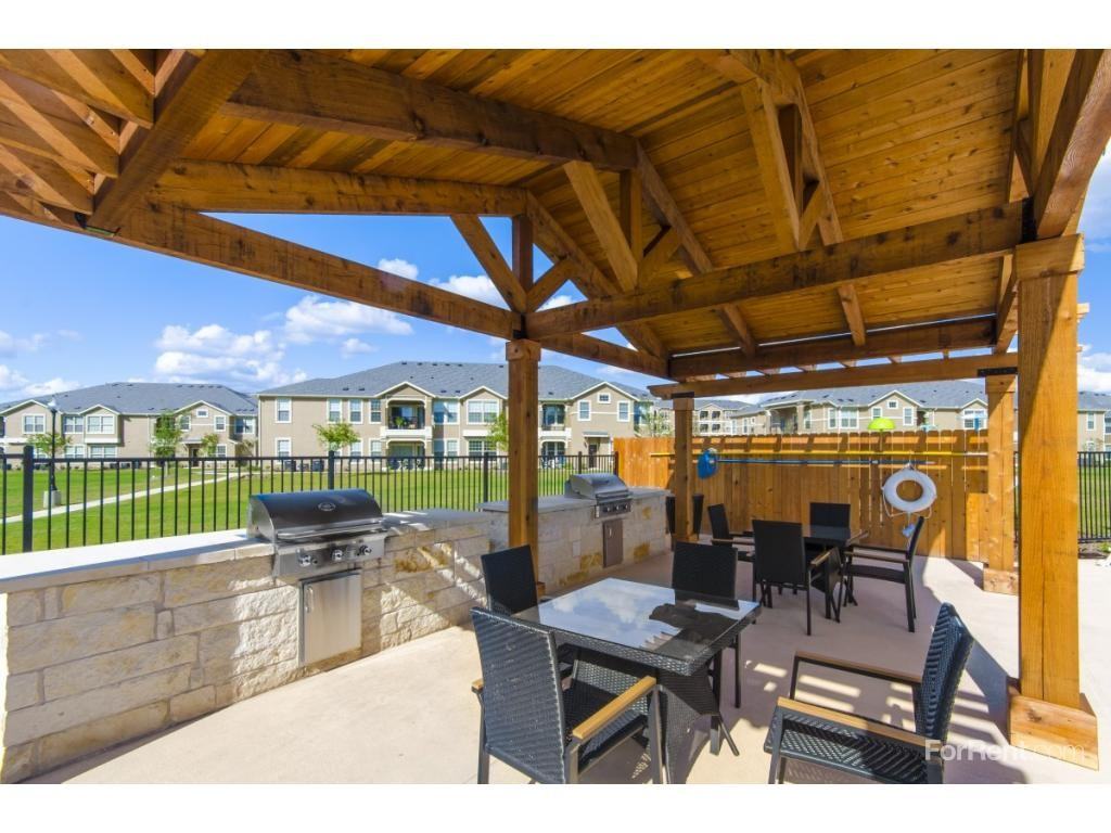 Avenues at Creekside - Photo 2 of 20