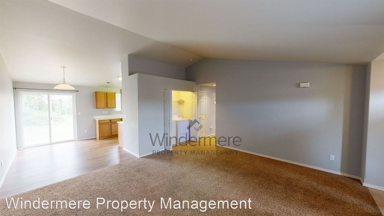 1124 Se Scenic View Dr - Photo 2 of 15