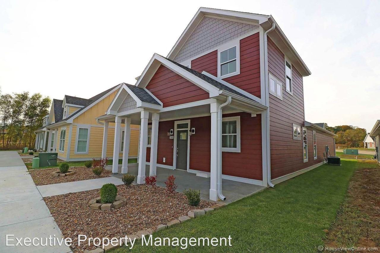 2560 Walden Blvd - Photo 2 of 31