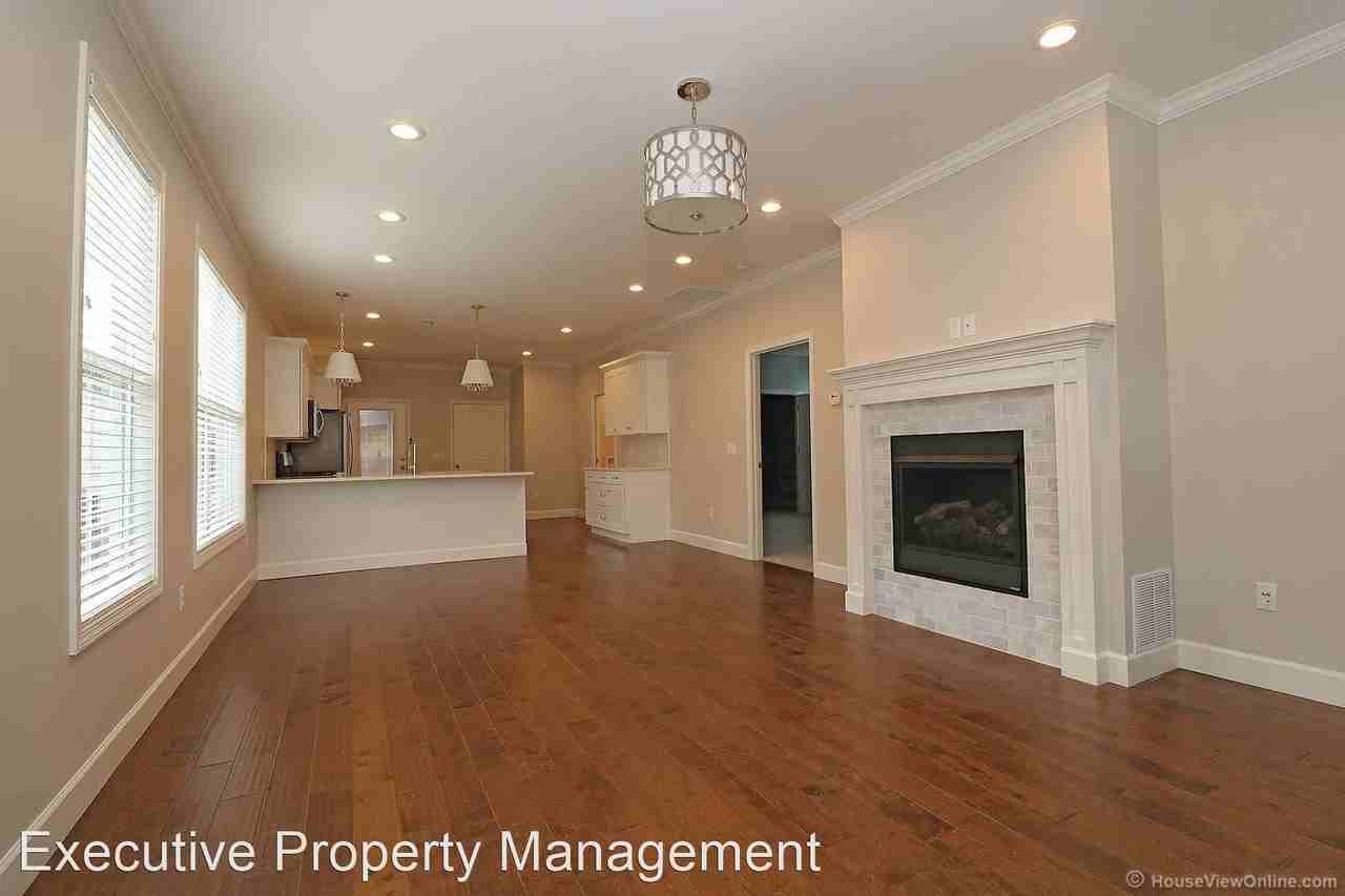 2560 Walden Blvd - Photo 3 of 31