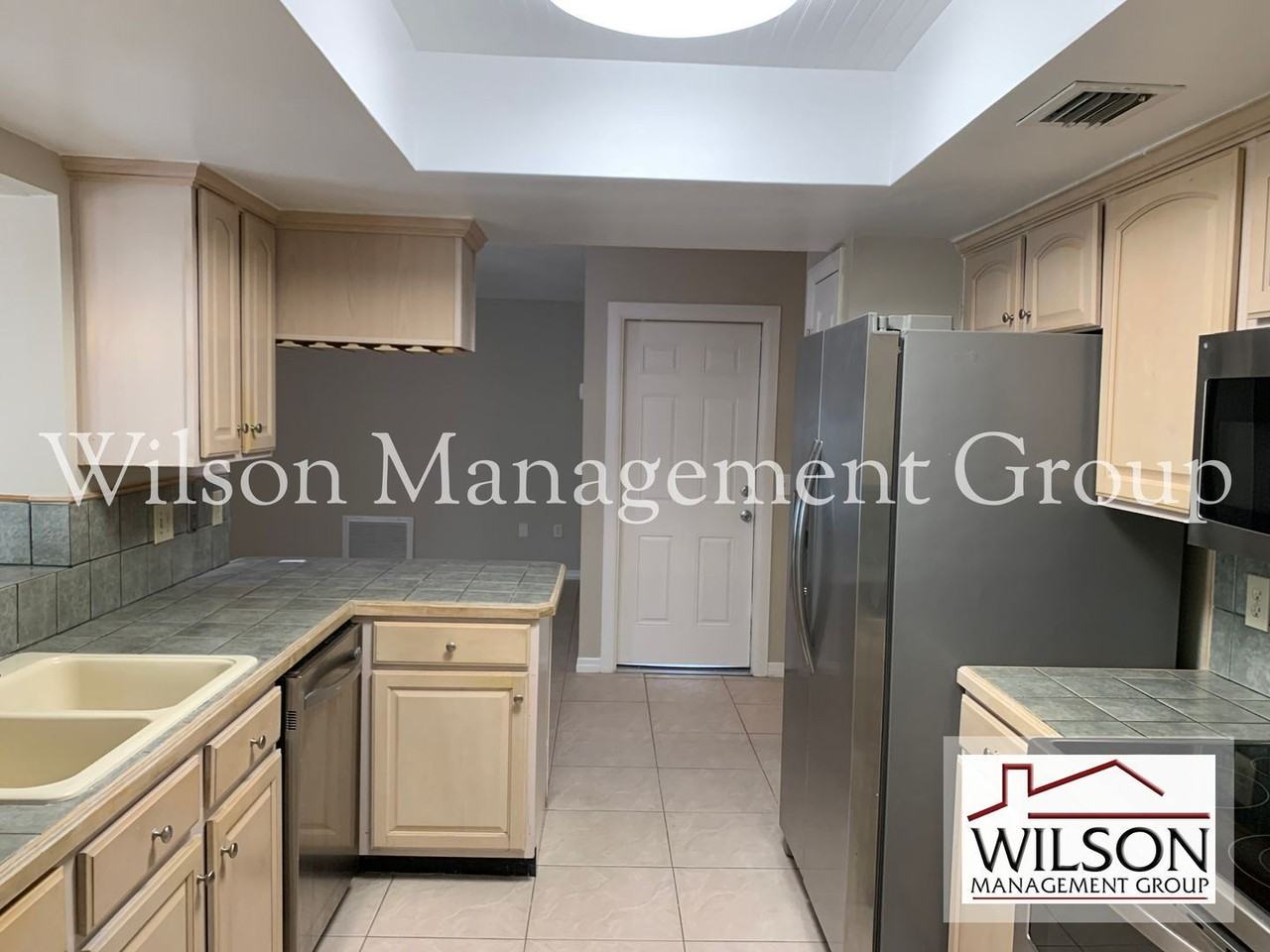 620 Lakespur Ln - Photo 3 of 26