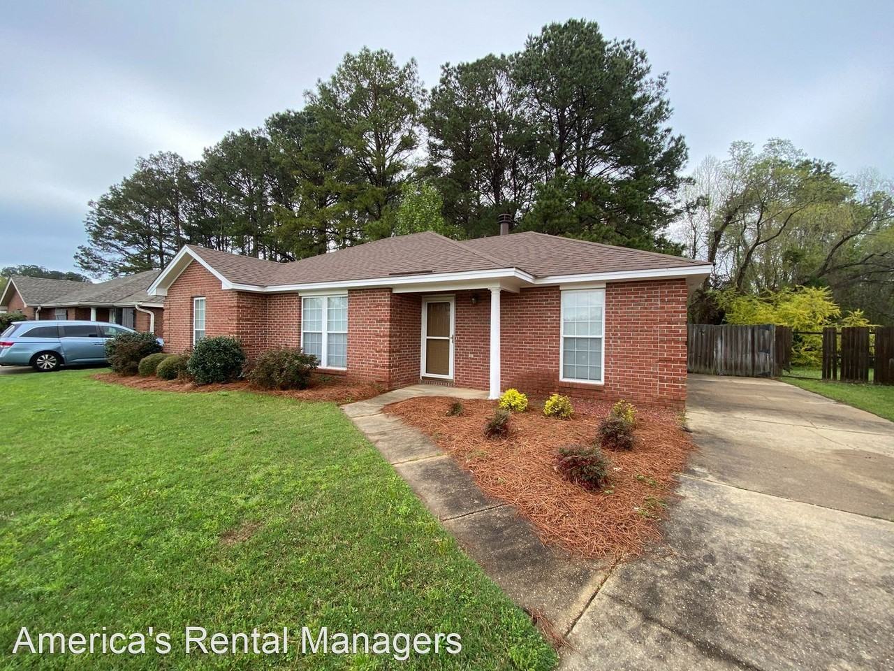 6917 Oak Side Dr - Photo 3 of 34