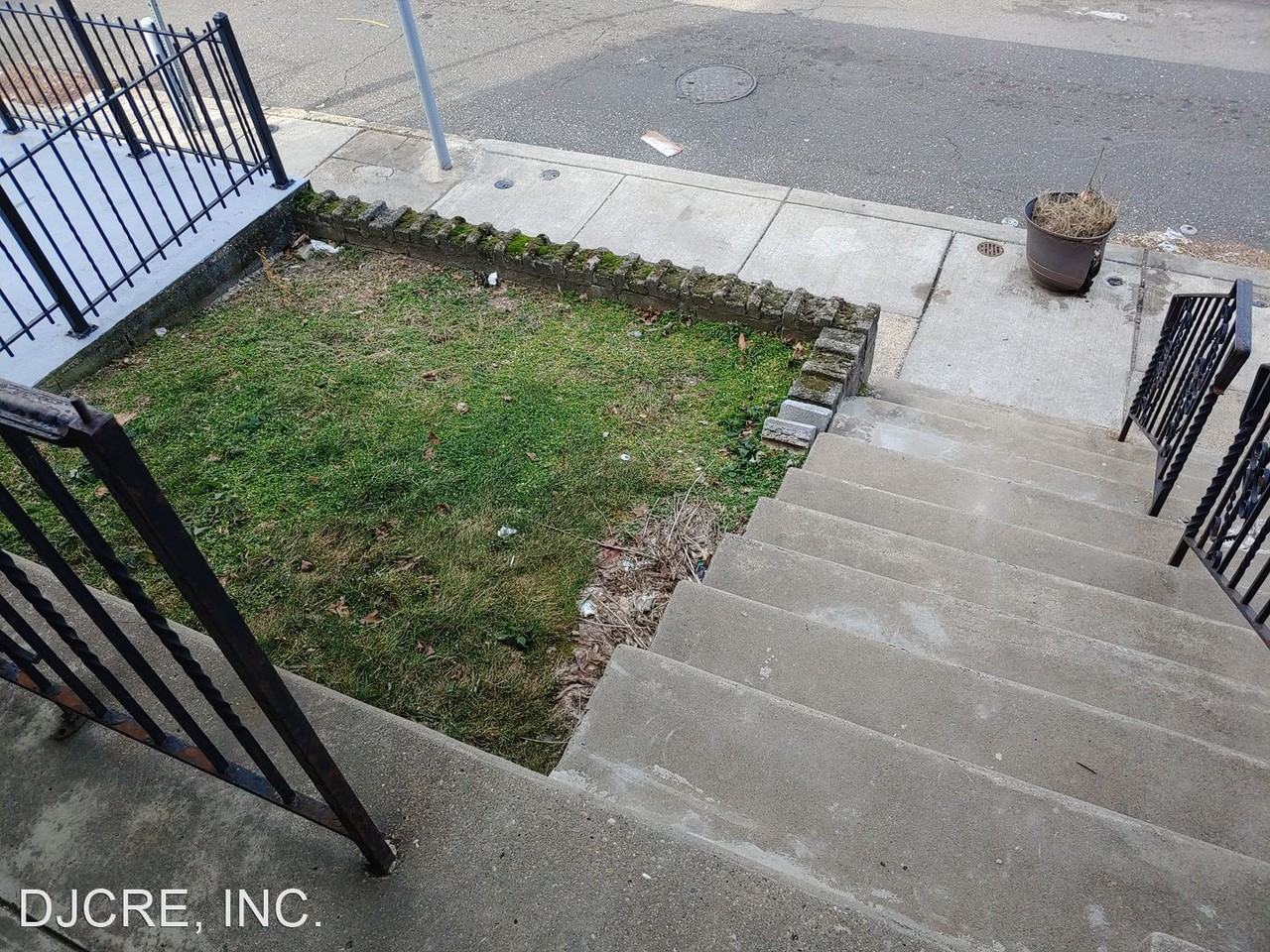 164 W Ruscomb St - Photo 3 of 3