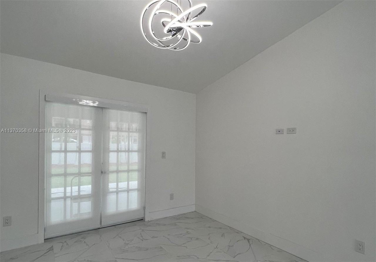 321 Sw 136th Ct - Photo 3 of 21