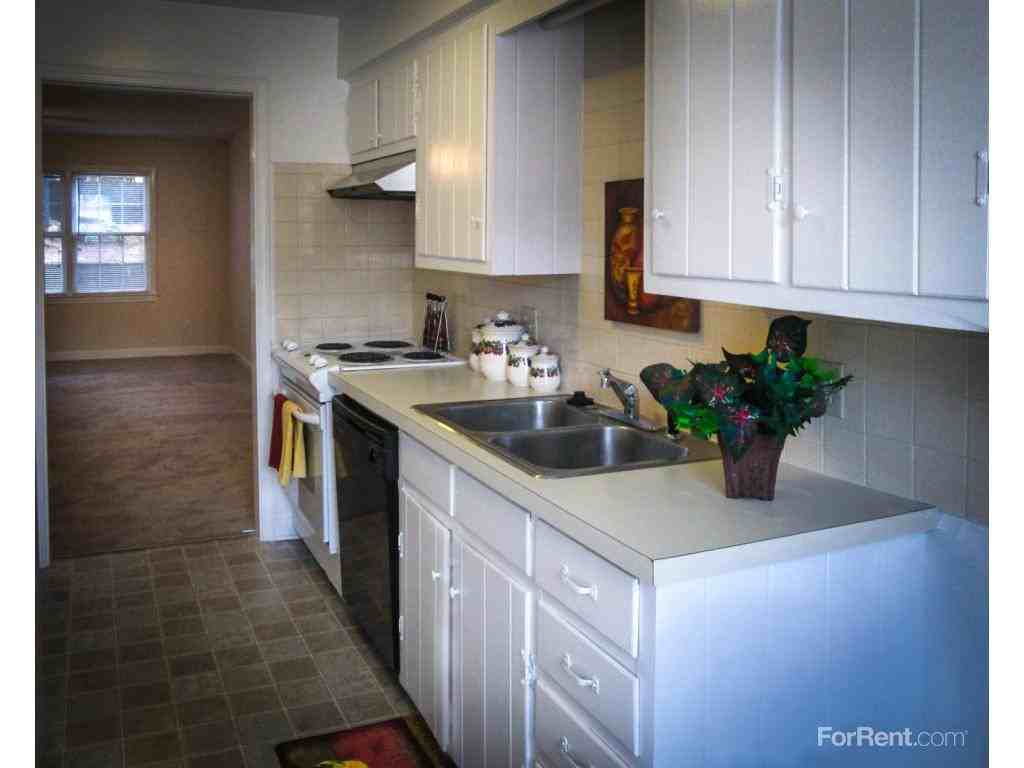 Johnsborough Court Apartment Homes - Photo 3 of 17